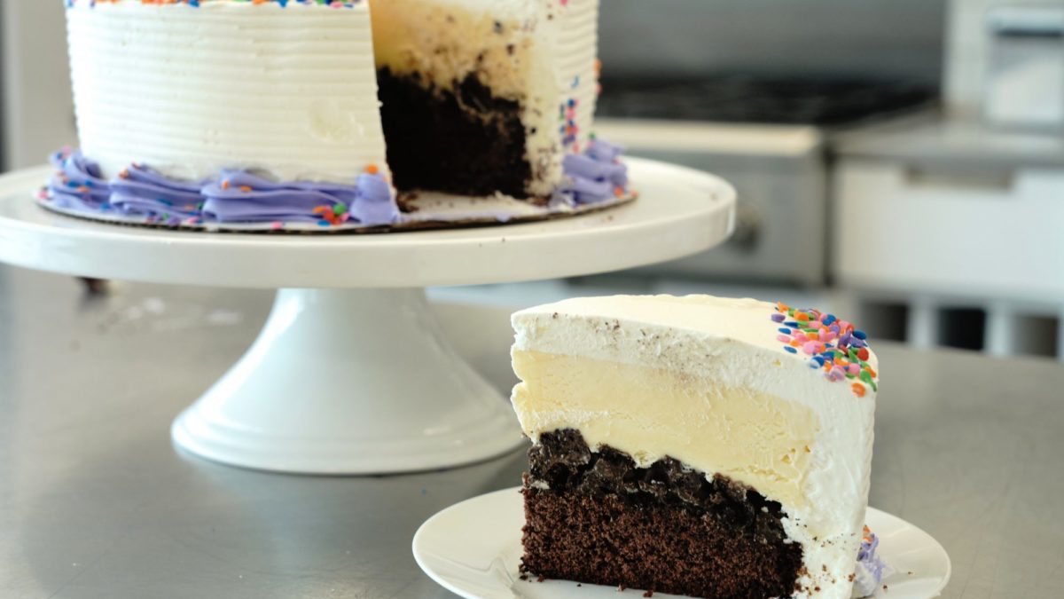 15 Minutes Recipe to Prepare Ice Cream Cake Chocolate Topping
